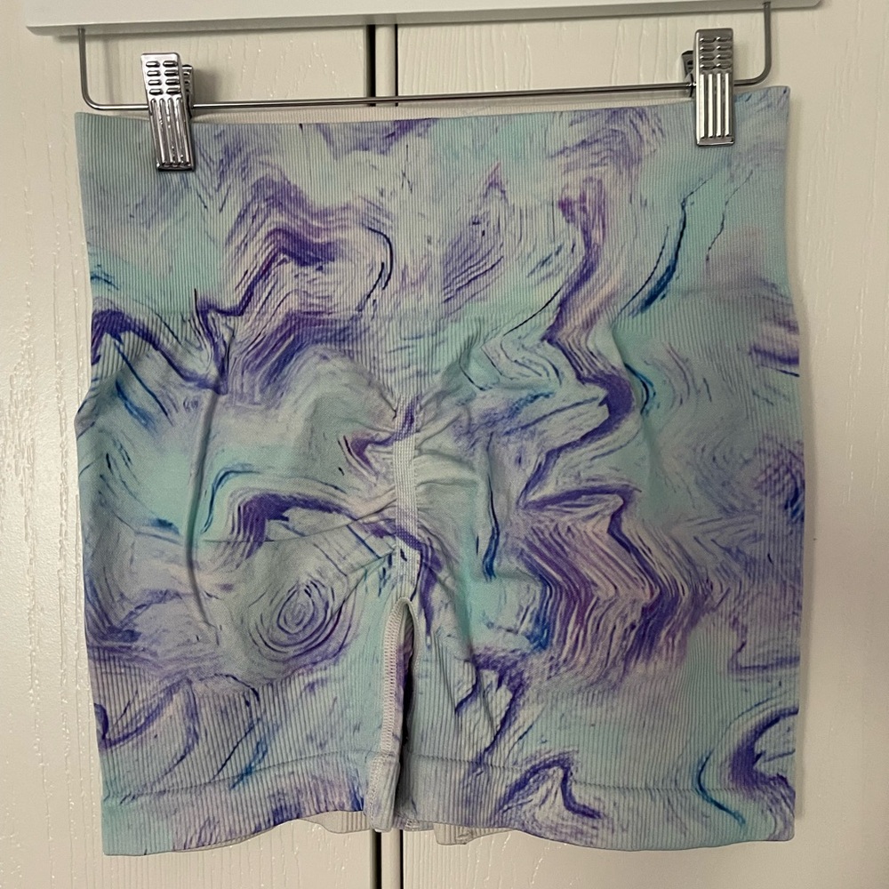 women’s ribbed sports/gym shorts swirl design - Picture 5 of 5